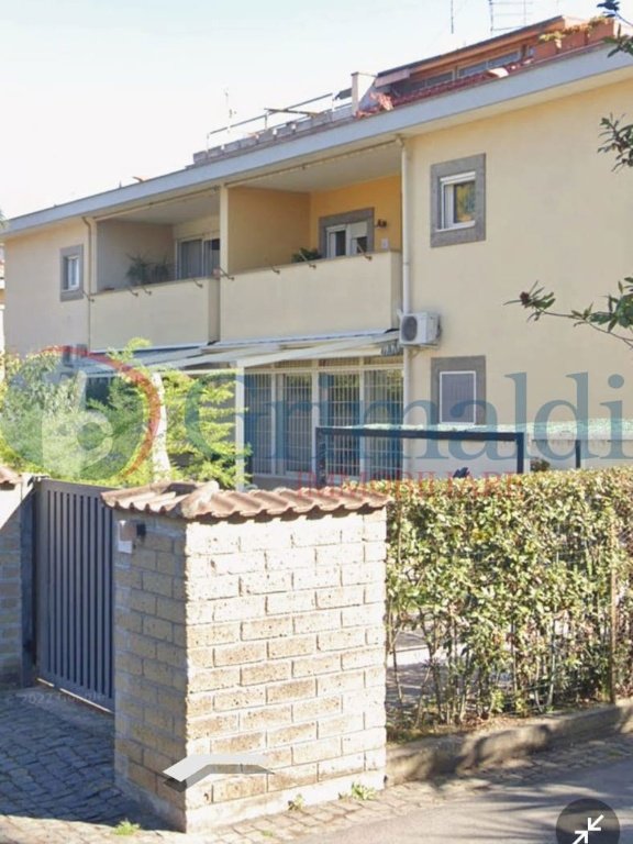 casa indipendente in vendita a Roma in zona Casal Palocco