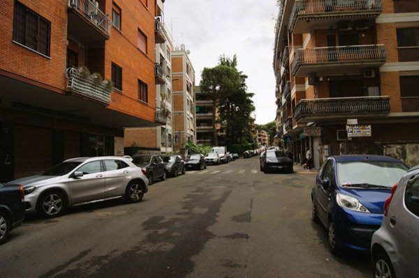 locale commerciale in vendita a Roma in zona Monte Sacro/Talenti