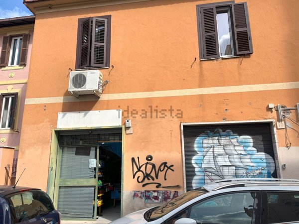 locale commerciale in vendita a Roma