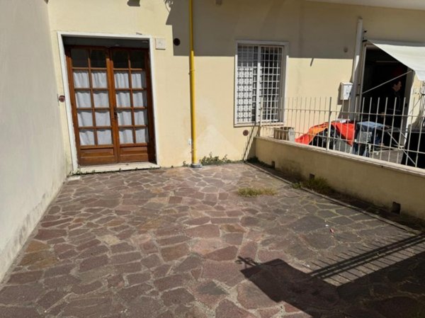locale commerciale in vendita a Roma in zona Appio Claudio