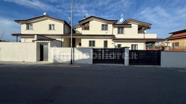 casa indipendente in vendita a Roma in zona Pantan Monastero