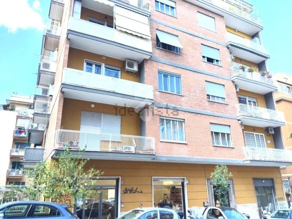 locale commerciale in vendita a Roma in zona Gianicolense
