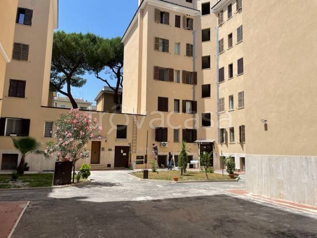 appartamento in vendita a Roma in zona Cinecittà