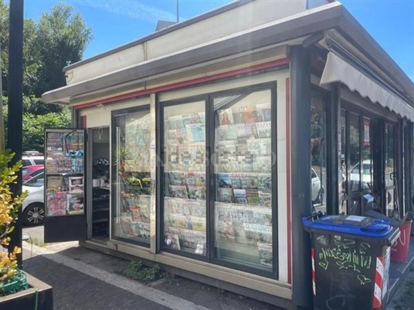 negozio in vendita a Roma in zona Mostacciano