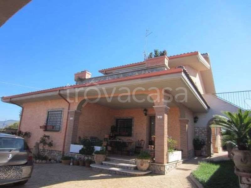 casa indipendente in vendita a Roma in zona Giardini di Corcolle