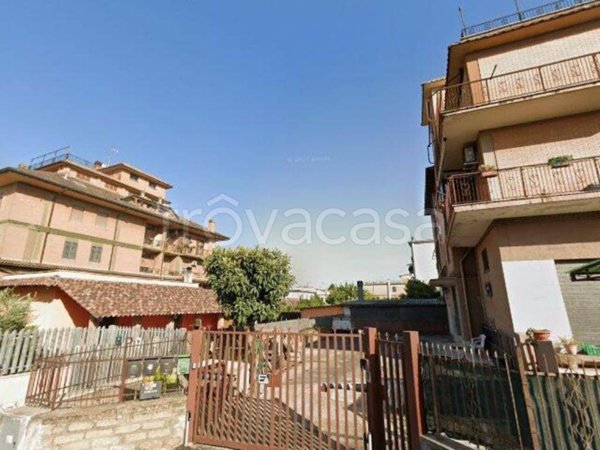 appartamento in vendita a Roma in zona Finocchio