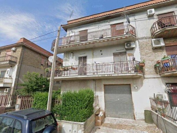 appartamento in vendita a Roma in zona Lago Regillo