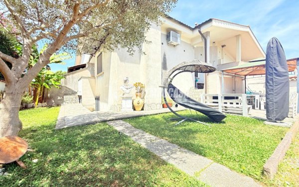 casa indipendente in vendita a Roma