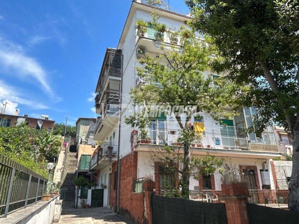 appartamento in vendita a Roma in zona Tomba di Nerone