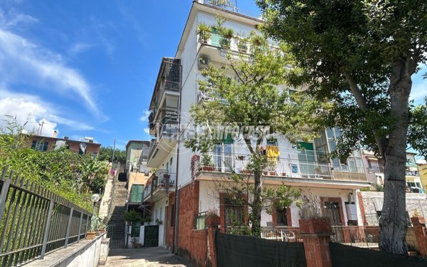 appartamento in vendita a Roma in zona Tomba di Nerone
