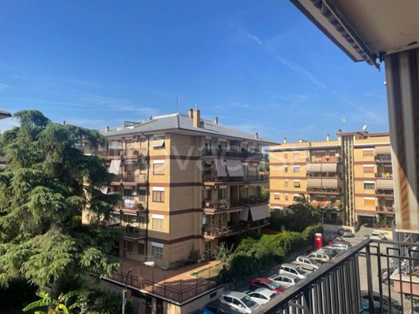 locale di sgombero in vendita a Roma in zona San Basilio