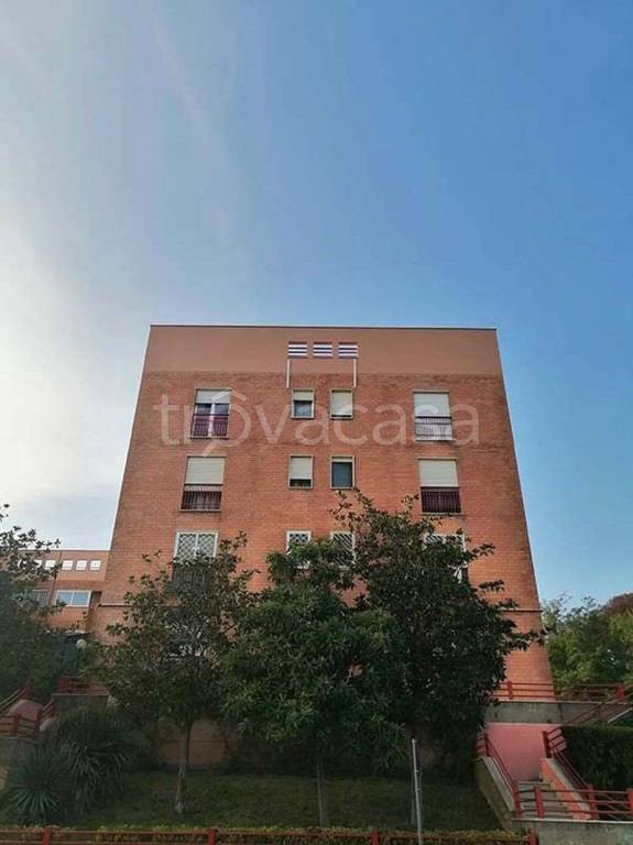 appartamento in vendita a Roma in zona Colle del Sole