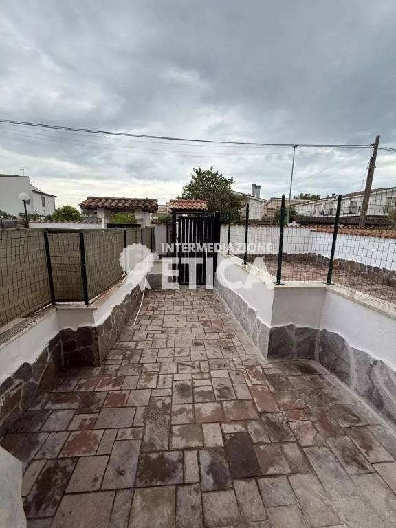 appartamento in vendita a Roma in zona Ostia Antica
