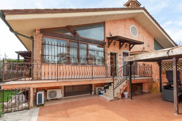 casa indipendente in vendita a Roma in zona Infernetto