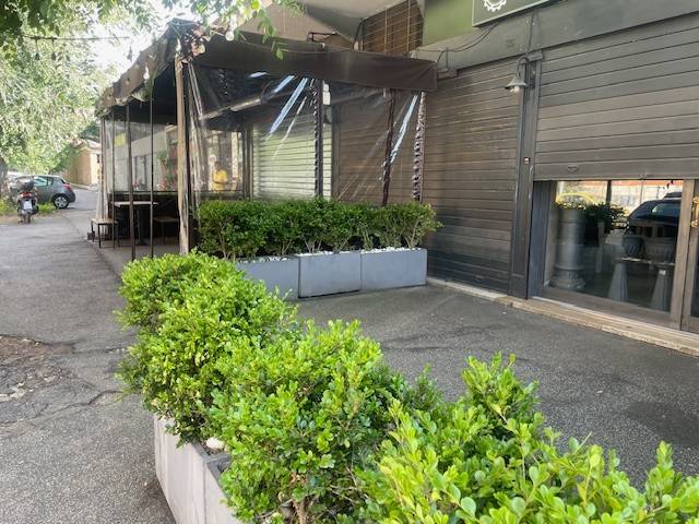 negozio in vendita a Roma in zona Cinecittà