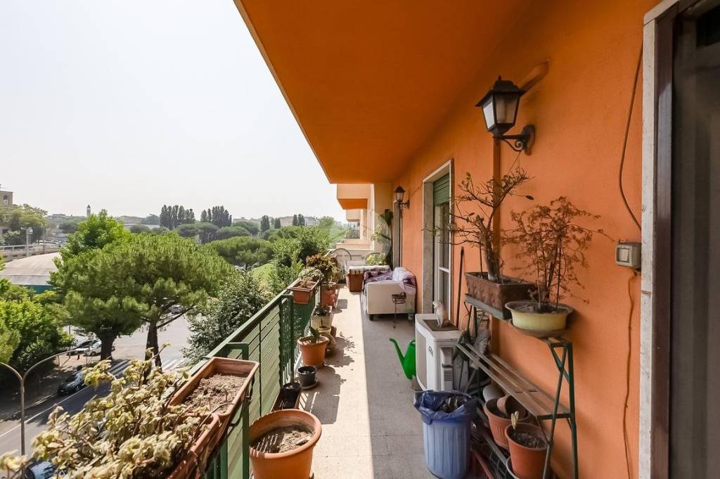 appartamento in vendita a Roma in zona Ostiense