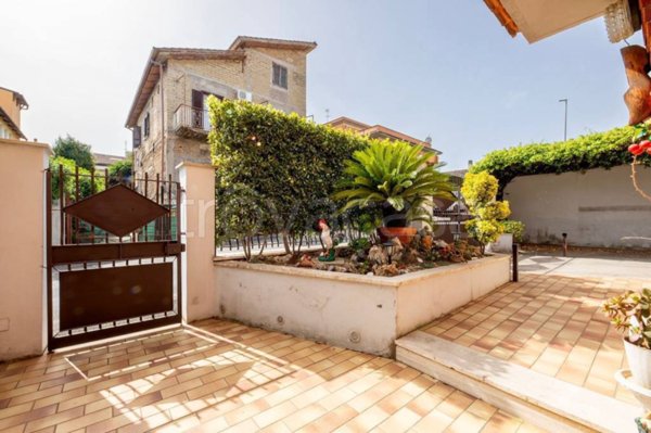 appartamento in vendita a Roma in zona Borghesiana