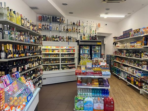 negozio in vendita a Roma in zona Trastevere