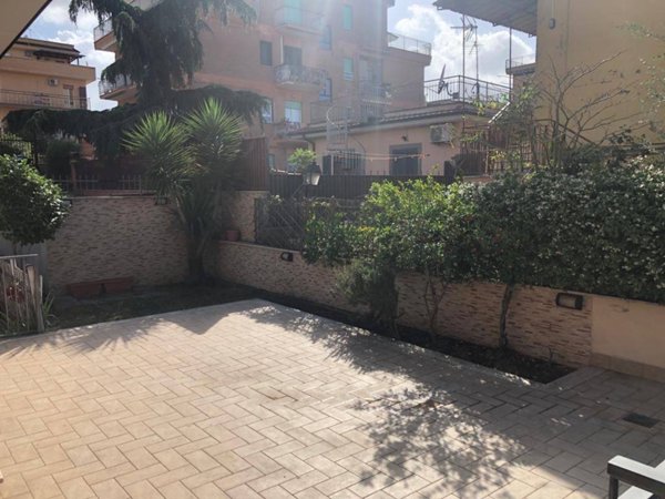 casa indipendente in vendita a Roma in zona Finocchio