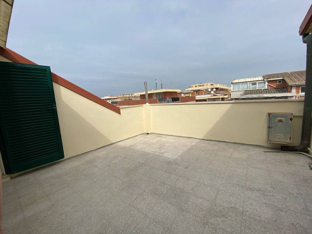 appartamento in vendita a Roma in zona Ostia Antica
