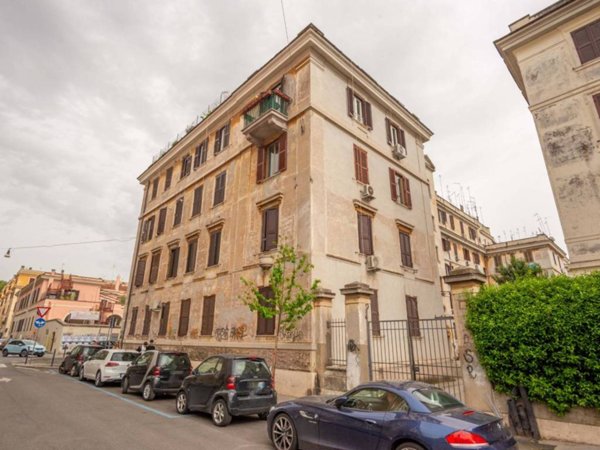 appartamento in vendita a Roma in zona Trastevere