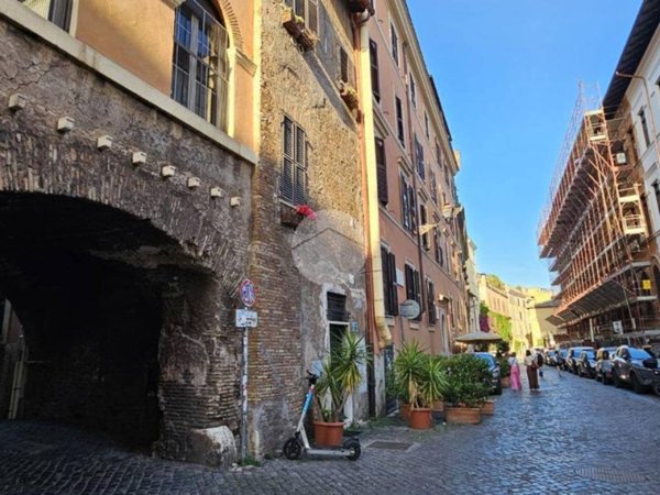appartamento in vendita a Roma in zona Trastevere