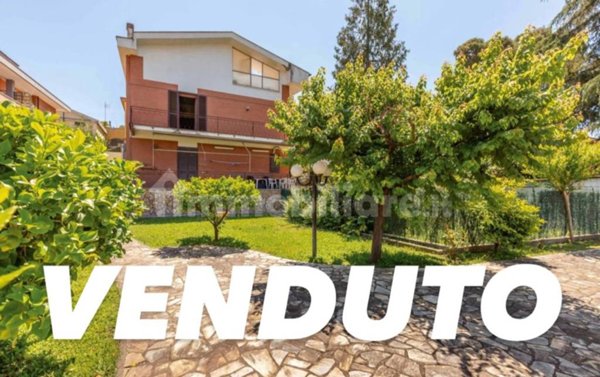 appartamento in vendita a Roma in zona Appio Pignatelli