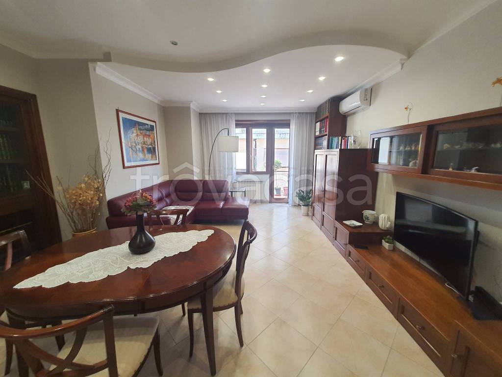 appartamento in vendita a Roma in zona Torre Maura