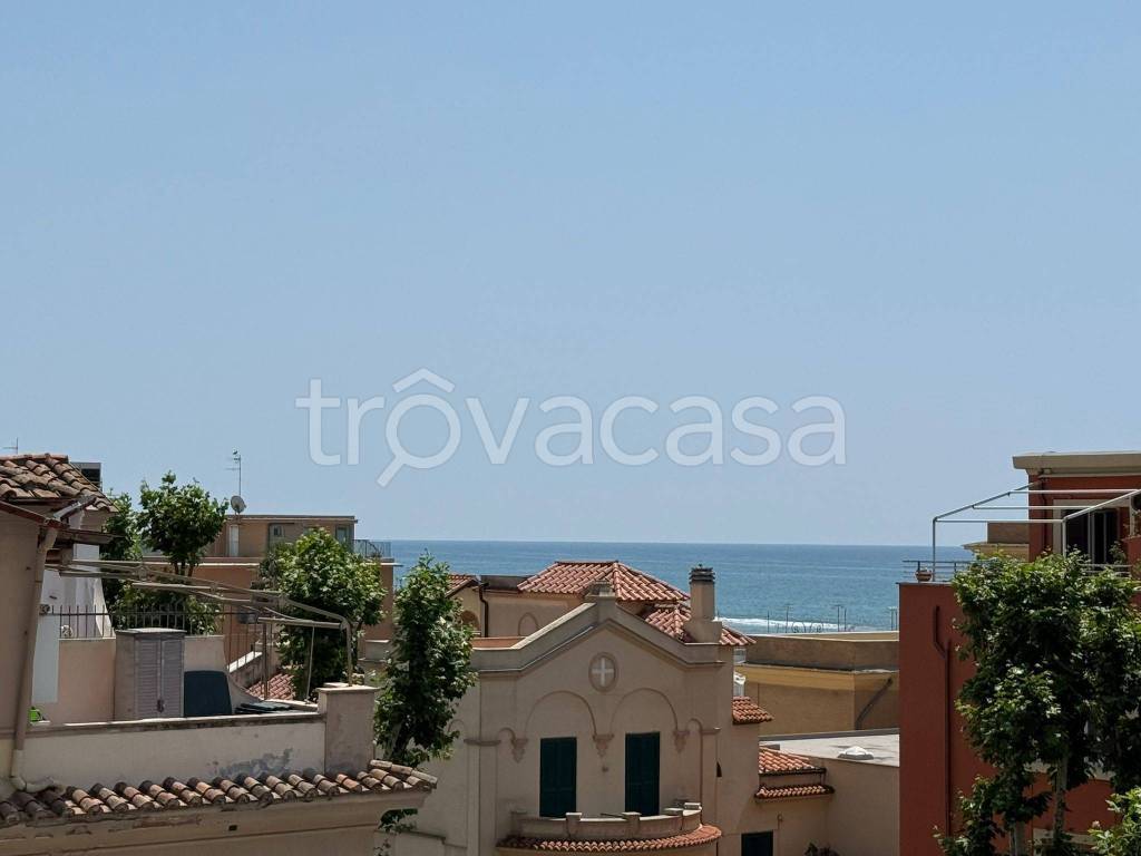 appartamento in vendita a Roma in zona Ostia