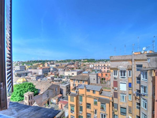 appartamento in vendita a Roma in zona Trastevere