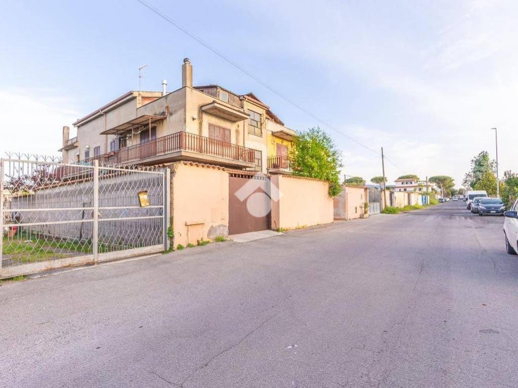 appartamento in vendita a Roma in zona Finocchio