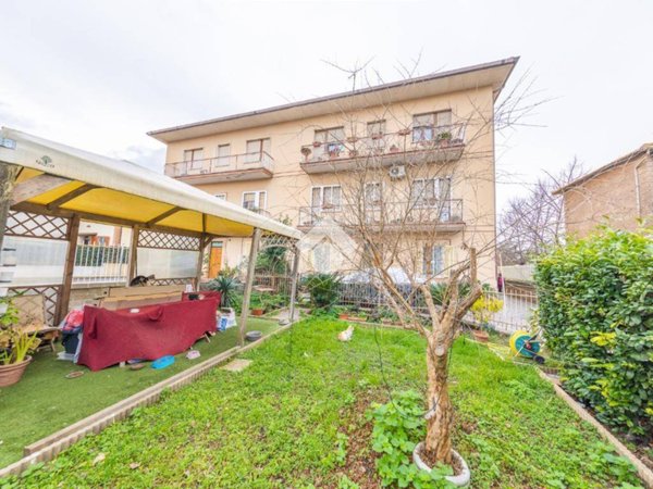 appartamento in vendita a Roma in zona Finocchio