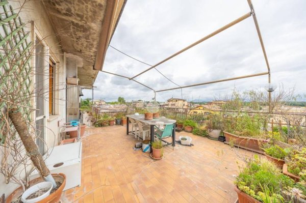 appartamento in vendita a Roma in zona Lago Regillo