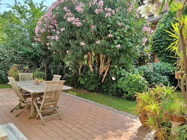 appartamento in vendita a Roma in zona Appio Claudio