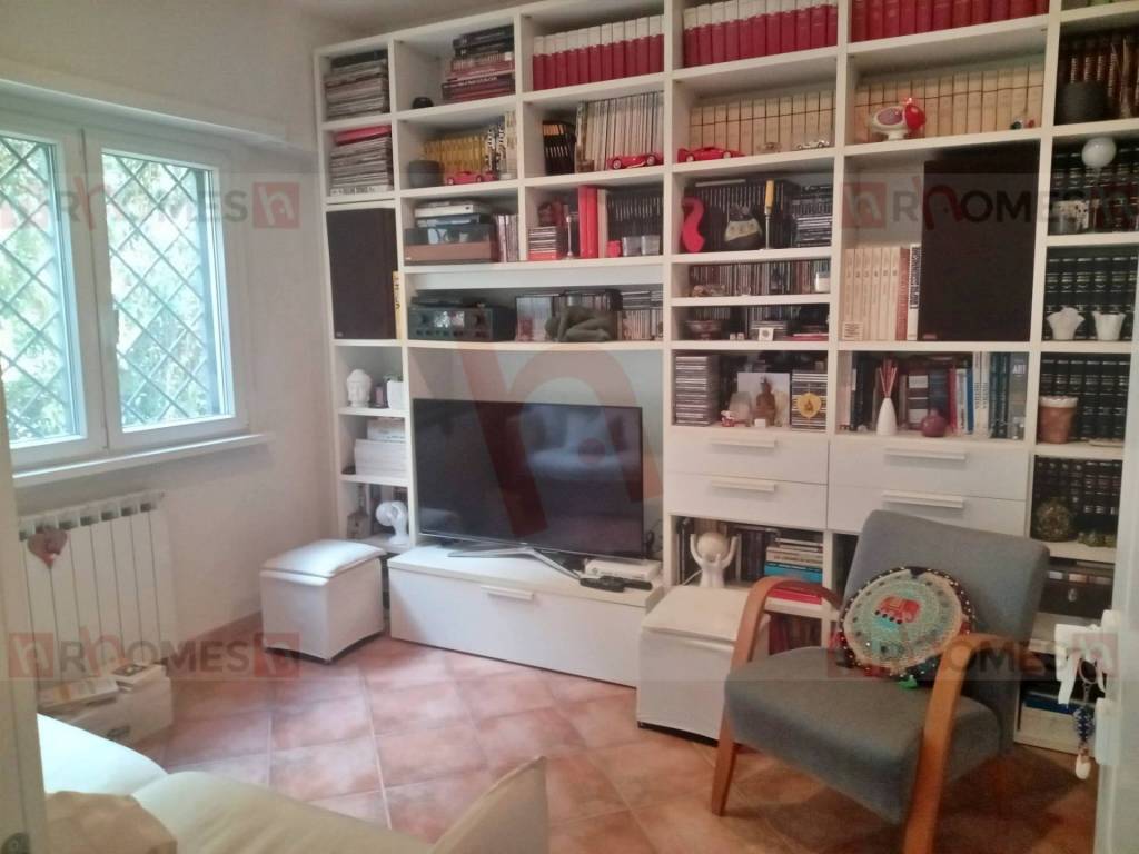 appartamento in vendita a Roma in zona Appio Claudio