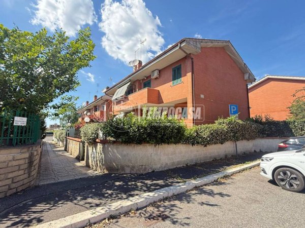 casa indipendente in vendita a Roma in zona Ottavia