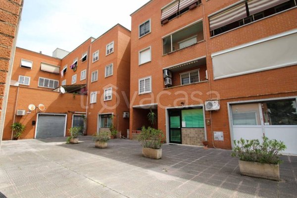 appartamento in vendita a Roma in zona Colle del Sole