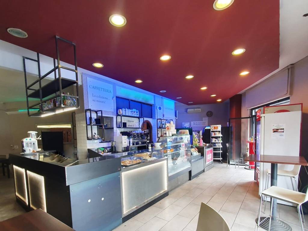 negozio in vendita a Roma in zona Collatino
