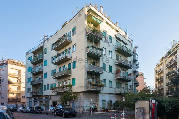 appartamento in vendita a Roma in zona Ardeatino