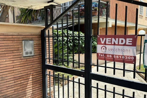 appartamento in vendita a Roma in zona Appio Claudio