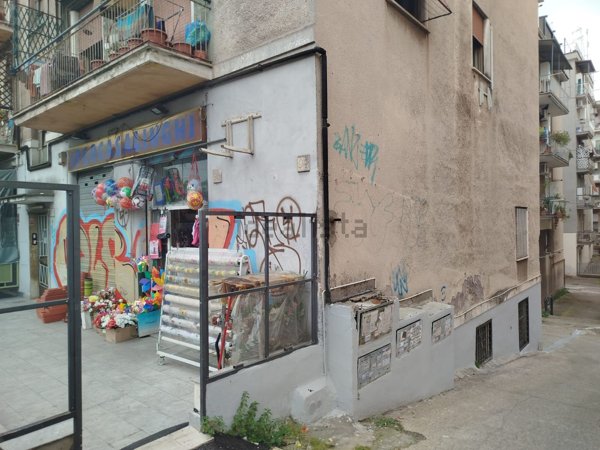 locale commerciale in vendita a Roma in zona Prenestino-Centocelle