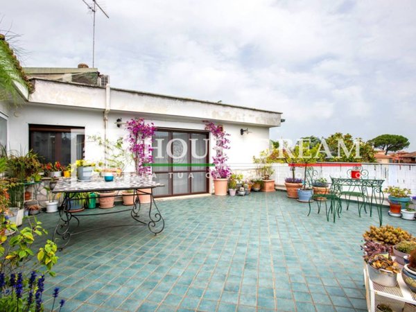 appartamento in vendita a Roma in zona Appio Claudio
