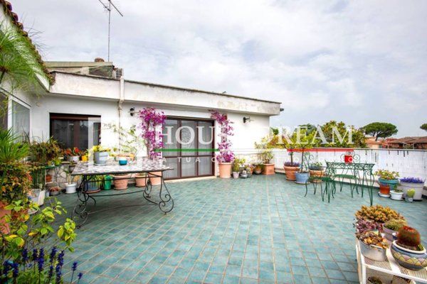 appartamento in vendita a Roma in zona Appio Claudio