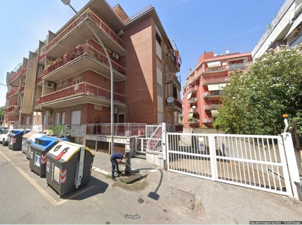 negozio in vendita a Roma in zona Tuscolano