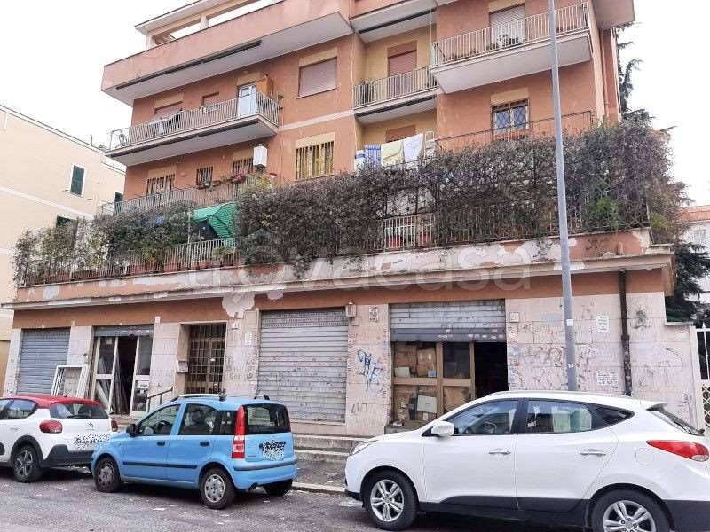 negozio in vendita a Roma in zona Prenestino-Centocelle