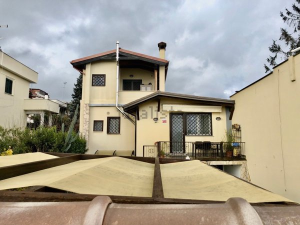 casa indipendente in vendita a Roma in zona Massimina/Casal Lumbroso