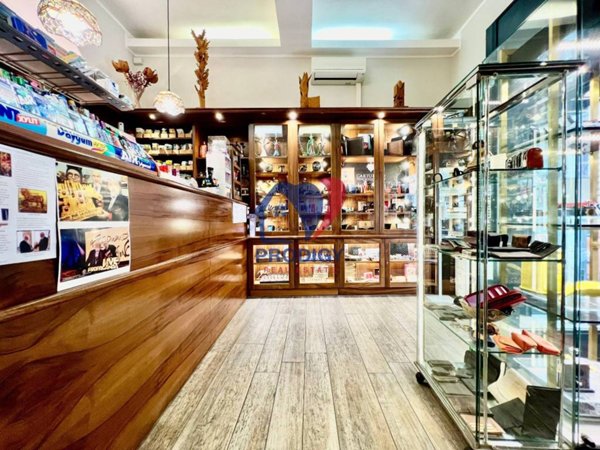 negozio in vendita a Roma in zona Parione/Sant'Eustachio