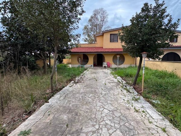 casa indipendente in vendita a Roma in zona Infernetto