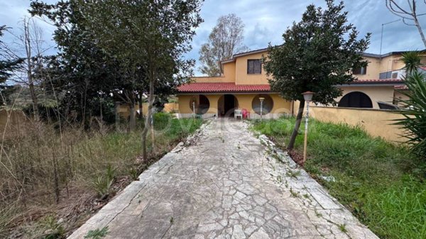 casa indipendente in vendita a Roma in zona Infernetto