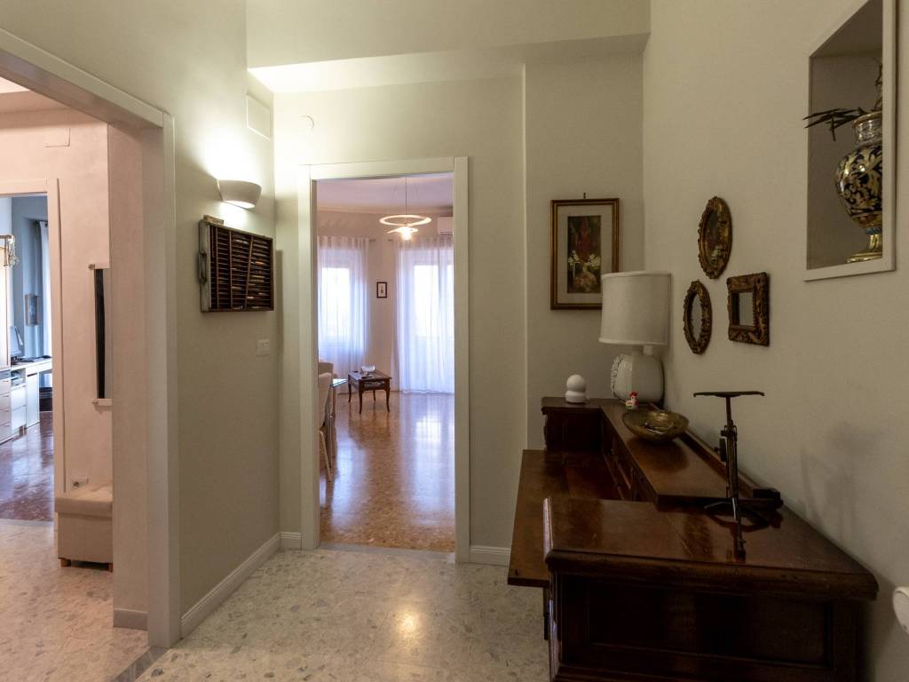 appartamento in vendita a Roma in zona Ardeatino